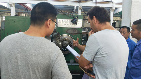 Our engineer expline to customer how to inspect the bevel gear set matched.